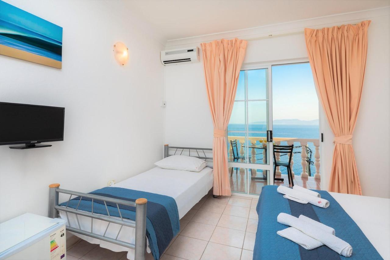 Family Beach Rooms Omis Exterior photo