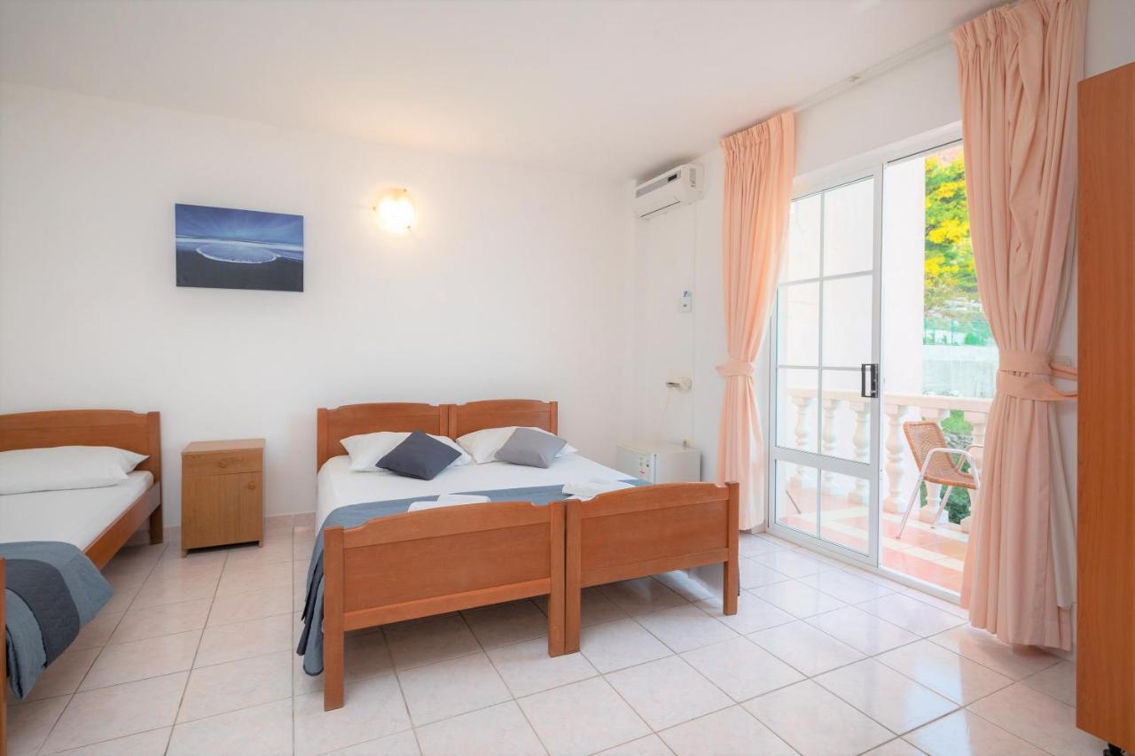 Family Beach Rooms Omis Exterior photo