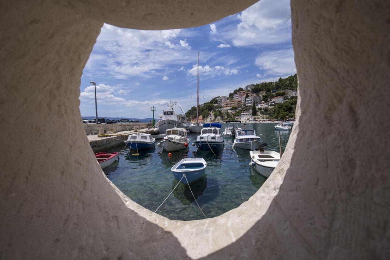 Family Beach Rooms Omis Exterior photo