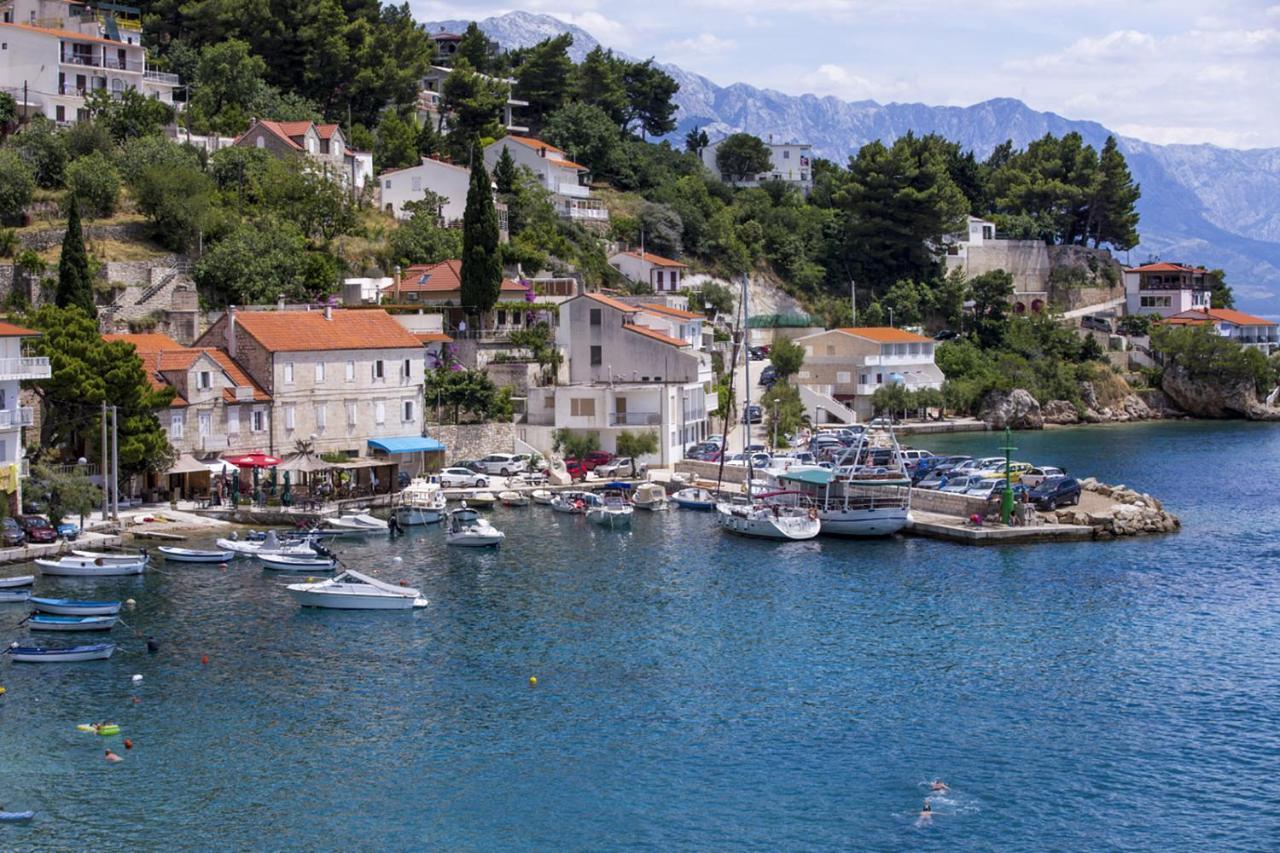 Family Beach Rooms Omis Exterior photo